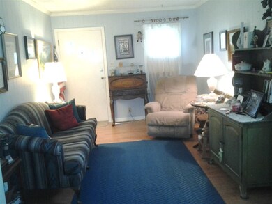 Charming with crown molding and laminate flooring