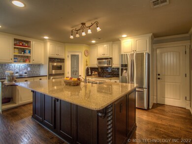 555 E 113th St S, Jenks, OK 74037 - photo 2