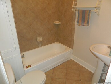 410 E Evergreen St unit B, San Antonio, TX 78212 - photo 7