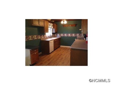 49 Lynwood Cir, Asheville, NC 28806 - photo 4