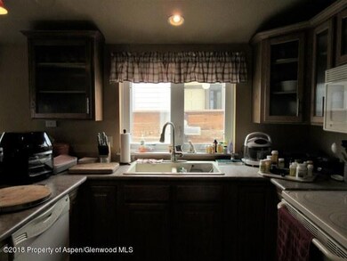 5 Kitchen 2_600x450