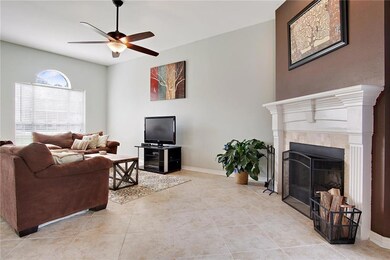 Lovely living - large tile on the diagonal, corner