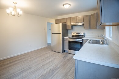 154 Grove Ave unit B, Groton, CT 06340 - photo 5