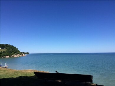 The INCREDIBLE VIEW OF THE LAKE FROM THE YARD, ima