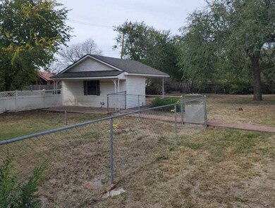 401 S 7th St, Cache, OK 73527 - photo 3