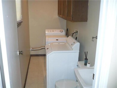 8838 Cottonwood St, Lenexa, KS 66215 - photo 6