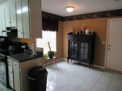 Eat-in kitchen