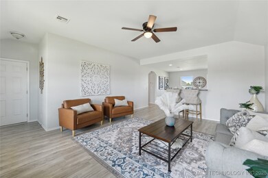 14840 S Hickory Place, Glenpool, OK 74033 - photo 6