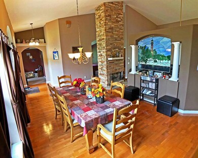 Formal dining/foyer
