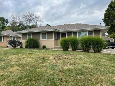 4032 Manor Ln, Des Moines, IA 50310 - photo 2