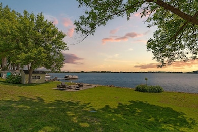 901 Clear Lake Dr, Waseca, MN 56093 - photo 2