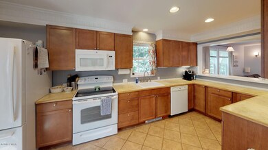 802 Lariat Ct, Hawley, PA 18428 - photo 7