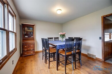 Dining room, freshly painted!