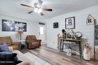 8-web-or-mls-131 Felicite St-7