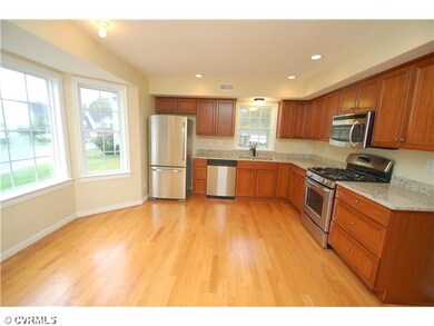 Kitchen - Beautiful eat-in kitchen with quartz cou