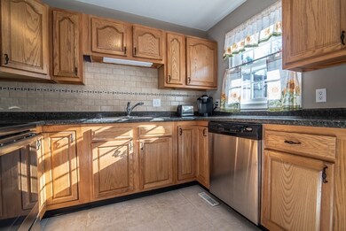 2 Pine St unit D, Derry, NH 03038 - photo 4