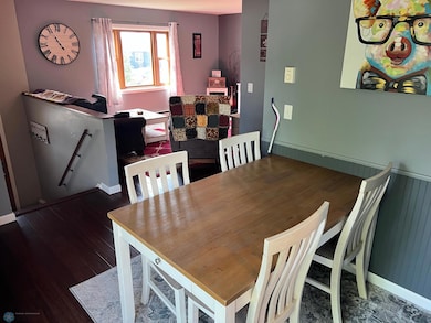 Dining table.jpeg