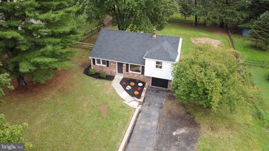 139 W Sandy Ridge Rd, Doylestown, PA 18901 - photo 3