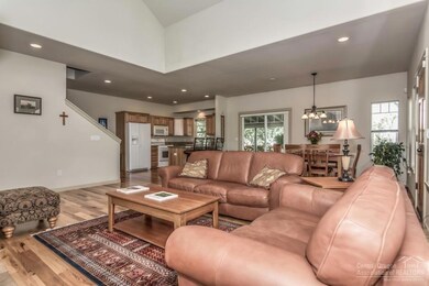 1636 NW Ivy Ave, Redmond, OR 97756 - photo 4