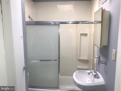 1016 Ellicott Driveway, Baltimore, MD 21216 - photo 6