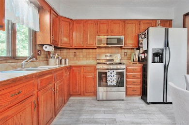 31 Pine Tree Dr, Poughkeepsie, NY 12603 - photo 6