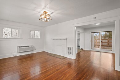 716 NE 8th St-003