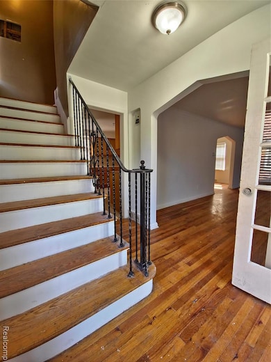 8312 E Outer Dr, Detroit, MI 48213 - photo 5