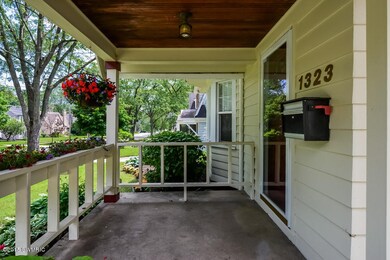 003-Porch-1768387-small
