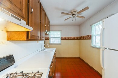 143 Keller Ave, Waukegan, IL 60085 - photo 2