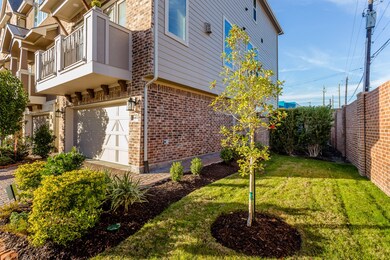 8402 Oak Leaf Point Dr, Houston, TX 77055 - photo 5