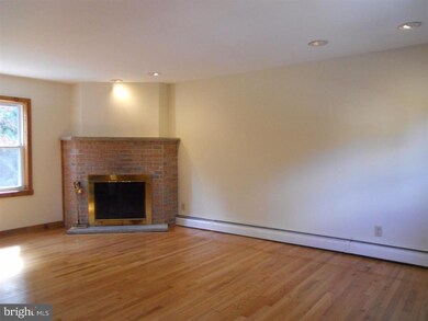 114 Bloomingdale Ave unit REAR, Wayne, PA 19087 - photo 2