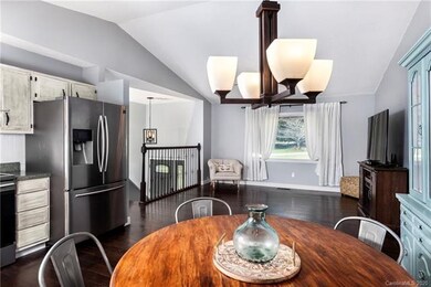 21 Apple Blossom Ln unit 11, Hendersonville, NC 28792 - photo 6