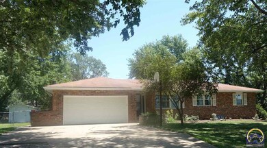 5750 SW Wanamaker Rd, Topeka, KS 66610 - photo 2