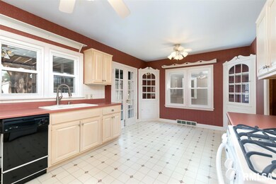 2505 Wilkes Ave, Davenport, IA 52804 - photo 6