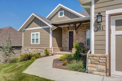 201 N Glengary Dr-4