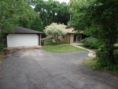 94 Lake Shore Dr, Carpentersville, IL 60110 - photo 4