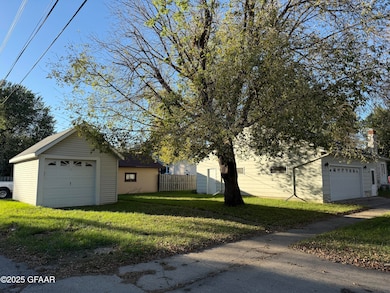 1701 University Ave, Grand Forks, ND 58203 - photo 5