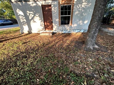 1114 N Brazos Ave, Cleburne, TX 76031 - photo 7