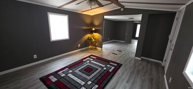 1425 N Harrison St, Hartford City, IN 47348 - photo 4