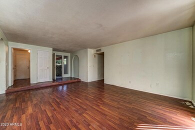 106-FrontRoom_3