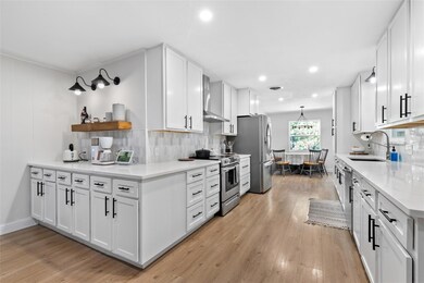 8609 Timber Dr, North Richland Hills, TX 76182 - photo 5