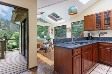 Kitchen/Breakfast Nook