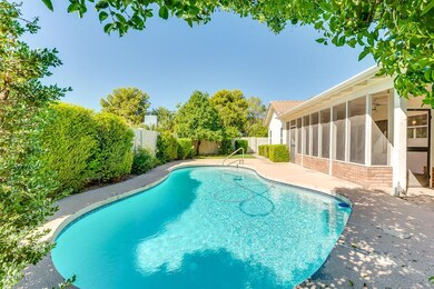 Must see this gorgeous backyard
