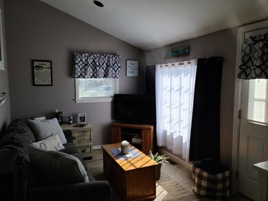 9 Railroad Ave, Mattapoisett, MA 02739 - photo 6