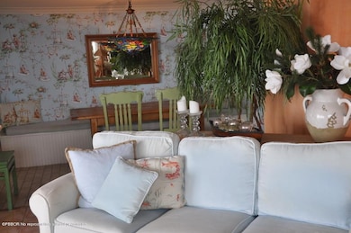 Dining area 049