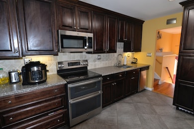 18 Clearbrook Rd, Danbury, CT 06811 - photo 6