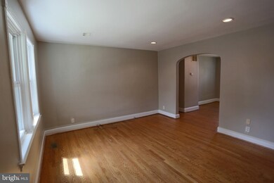 902 Allendale St, Baltimore, MD 21229 - photo 2