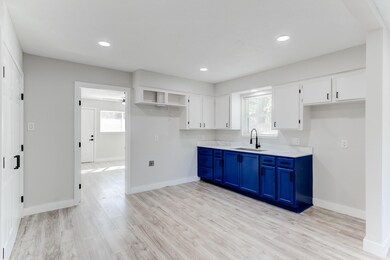 207 Betral St unit B, Houston, TX 77022 - photo 4