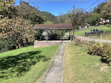 574 Churchill Rd, Seth, WV 25181 - photo 3