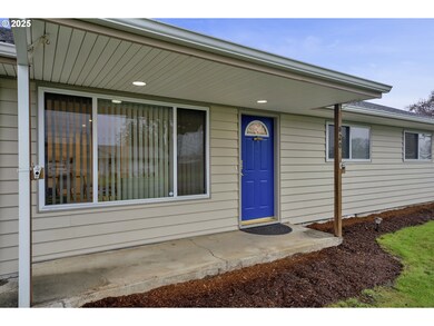 820 E 3rd St, Molalla, OR 97038 - photo 5